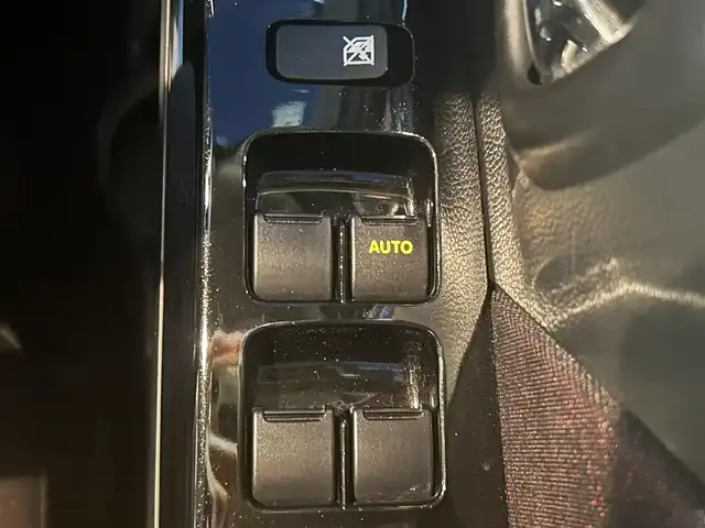 スズキ ワゴンＲ スティングレー HYBRID X 兵庫県 2018(平30)年 4.9万km ピュアホワイトP SDナビ/フルセグTV/BTオーディオ/CD/DVD/ETC/ステアリングスイッチ/全方位カメラ/ヘッドアップディスプレイ/シートヒーター/純正フロアマット/純正アルミホイール/ドアバイザー/レーンキープアシスト/衝突被害軽減システム/横滑り防止装置