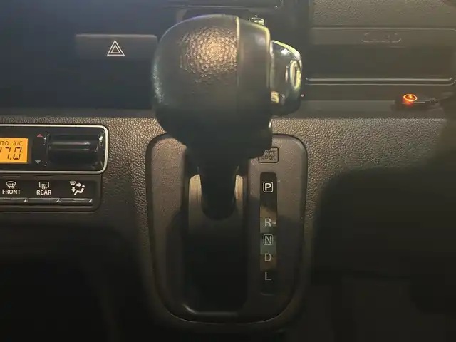スズキ ワゴンＲ スティングレー HYBRID X 兵庫県 2018(平30)年 4.9万km ピュアホワイトP SDナビ/フルセグTV/BTオーディオ/CD/DVD/ETC/ステアリングスイッチ/全方位カメラ/ヘッドアップディスプレイ/シートヒーター/純正フロアマット/純正アルミホイール/ドアバイザー/レーンキープアシスト/衝突被害軽減システム/横滑り防止装置