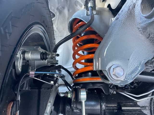 スズキ ジムニー XC 愛知県 2024(令6)年 0.1万km未満 ミディアムグレー AIS検査済み/【2408033755】社外パーツ取付有/グラバスジュニア（ブラックポリッシュ）（社外）/ヨコハマ　ジオランダーM/T G003（社外）/リフトアップキット（社外）/クリアサイドマーカー（社外）/DAMD　Little　G　キット（社外）/・フロントグリル/・フロントバンパー/・サイドモール/・G15エンブレム/・スペアタイヤカバー/スズキセーフティーサポート/クルーズコントロール/前席シートヒーター/コーナーセンサー/ディスプレイオーディオ/フロントカメラ＋モニターセット（社外）