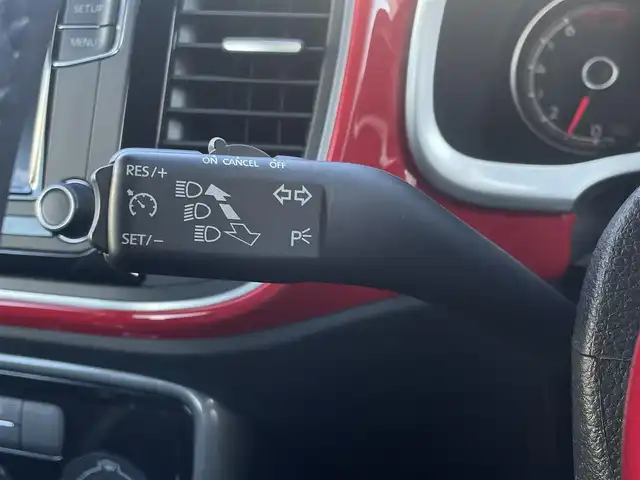 フォルクスワーゲン ザ・ビートル デザイン 東京都 2017(平29)年 2.3万km 赤 ワンオーナー/クルーズコントロール/android auto/apple car play/バックカメラ/HIDヘッドライト/ブラインドスポットモニター/純正ディスプレイオーディオ