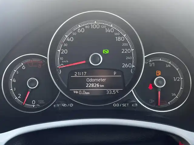 フォルクスワーゲン ザ・ビートル デザイン 東京都 2017(平29)年 2.3万km 赤 ワンオーナー/クルーズコントロール/android auto/apple car play/バックカメラ/HIDヘッドライト/ブラインドスポットモニター/純正ディスプレイオーディオ