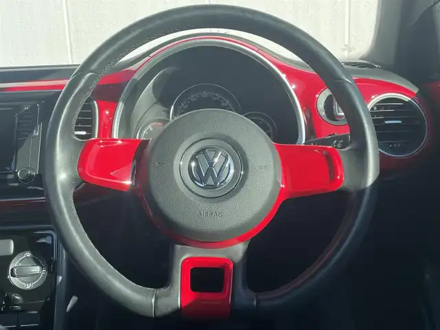 フォルクスワーゲン ザ・ビートル デザイン 東京都 2017(平29)年 2.3万km 赤 ワンオーナー/クルーズコントロール/android auto/apple car play/バックカメラ/HIDヘッドライト/ブラインドスポットモニター/純正ディスプレイオーディオ