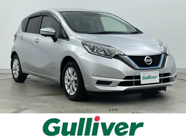 日産 ノート e－パワー X 岡山県 2018(平30)年 4.5万km ブリリアントシルバー 純正SDナビ【MM318D-W】/(CD/DVD/フルセグ/BT)/インテリジェントアラウンドビューモニター/LEDヘッドランプ(OP)/15インチ6本Y字スポークアルミ(OP)/デジタルインナーミラー/電動格納ミラー/エマージェンシーブレーキ/前方ドライブレコーダー/横滑り防止装置/前後コーナーセンサー/オートライト/スマートキー/プッシュスタート/AAC/純正フロアマット/ドアバイザー