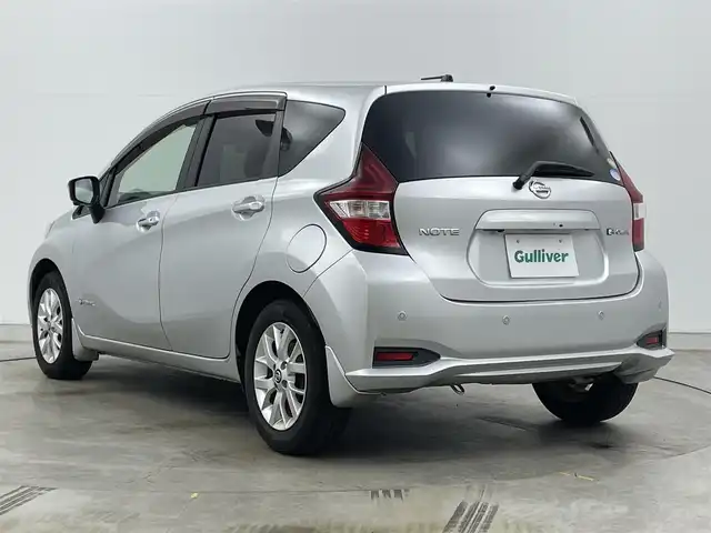 日産 ノート e－パワー X 岡山県 2018(平30)年 4.5万km ブリリアントシルバー 純正SDナビ【MM318D-W】/(CD/DVD/フルセグ/BT)/インテリジェントアラウンドビューモニター/LEDヘッドランプ(OP)/15インチ6本Y字スポークアルミ(OP)/デジタルインナーミラー/電動格納ミラー/エマージェンシーブレーキ/前方ドライブレコーダー/横滑り防止装置/前後コーナーセンサー/オートライト/スマートキー/プッシュスタート/AAC/純正フロアマット/ドアバイザー