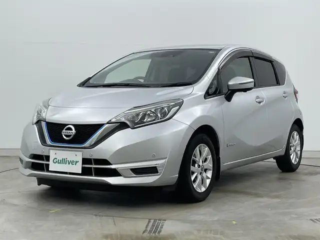 日産 ノート e－パワー X 岡山県 2018(平30)年 4.5万km ブリリアントシルバー 純正SDナビ【MM318D-W】/(CD/DVD/フルセグ/BT)/インテリジェントアラウンドビューモニター/LEDヘッドランプ(OP)/15インチ6本Y字スポークアルミ(OP)/デジタルインナーミラー/電動格納ミラー/エマージェンシーブレーキ/前方ドライブレコーダー/横滑り防止装置/前後コーナーセンサー/オートライト/スマートキー/プッシュスタート/AAC/純正フロアマット/ドアバイザー