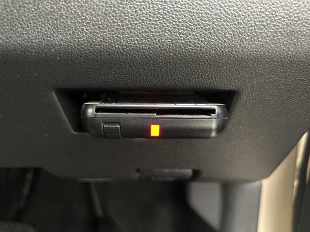 トヨタ パッソ モーダ 三重県 2017(平29)年 3.2万km ブラックマイカメタリック/パウダリーベージュメタリック 2トーン /禁煙車//純正ナビ //前後ドラレコ //バックカメラ //LEDヘッドライト //スマートキー //ETC //ステアリングスイッチ //プッシュスタート