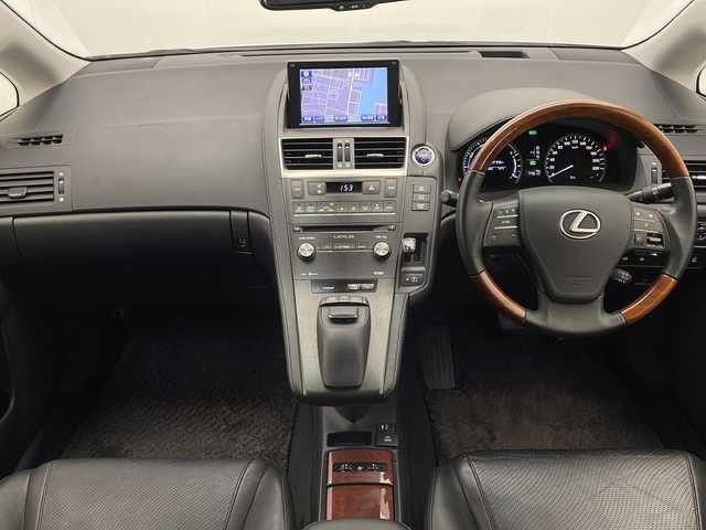 レクサス ＨＳ 250h バージョンI 宮崎県 2015(平27)年 7.5万km ソニッククォーツ 禁煙車/純正8型ナビTV/（CD/DVD/MSV/Bluetooth/フルセグTV)/純正フロントカメラ/バックカメラ/純正ビルトインETC/純正LEDオートライト/純正17インチアルミ/純正フロアマット/黒本革シート/前席シートヒーター/エアシート/前席パワーシート/パワーチルトステアリング/クルーズコントロール/ヘッドアップディスプレイ/クリアランスソナー/ウインカードアミラー/オート電動格納ミラー/電動リアシェイド/ウッドコンビ本革巻ハンドル/ウッド調パネル/スマートキー/プッシュエンジンスタート/スペアキー