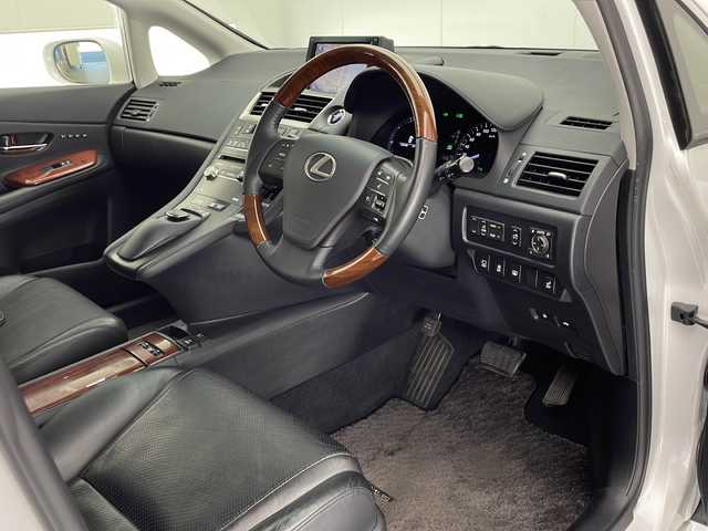レクサス ＨＳ 250h バージョンI 宮崎県 2015(平27)年 7.5万km ソニッククォーツ 禁煙車/純正8型ナビTV/（CD/DVD/MSV/Bluetooth/フルセグTV)/純正フロントカメラ/バックカメラ/純正ビルトインETC/純正LEDオートライト/純正17インチアルミ/純正フロアマット/黒本革シート/前席シートヒーター/エアシート/前席パワーシート/パワーチルトステアリング/クルーズコントロール/ヘッドアップディスプレイ/クリアランスソナー/ウインカードアミラー/オート電動格納ミラー/電動リアシェイド/ウッドコンビ本革巻ハンドル/ウッド調パネル/スマートキー/プッシュエンジンスタート/スペアキー