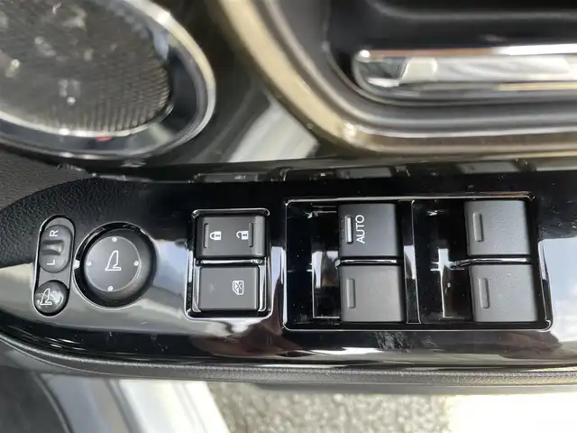 ホンダ Ｎ ＢＯＸ カスタム G L ターボ ホンダセンシング 熊本県 2018(平30)年 6.6万km プラチナホワイトパール ホンダセンシング/プッシュスタート/社外ナビ/（CD・DVD・フルセグTV・BTオーディオ・SD）/バックカメラ/ビルトインETC/ドライブレコーダー/純正15インチAW/レーダークルーズ/両側パワースライドドア/パドルシフト/ハーフレザーシート/LEDヘッドライト/オートライト/LEDフォグライト/横滑り防止装置/ウィンカーミラー/純正フロアマット/純正ドアバイザー