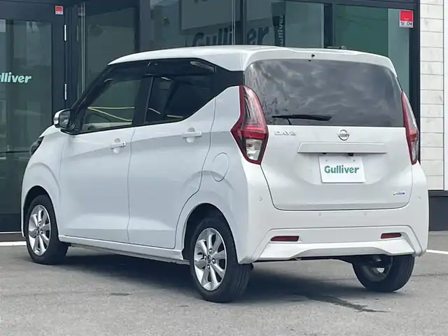 日産 デイズ X 愛媛県 2022(令4)年 1.3万km ホワイトパール 純正９インチナビ・フルセグＴＶ　/全方位モニター　/純正ＥＴＣ２．０　/純正ナビ連動ドライブレコーダー　/オートライト　/前後センサー　/スマートキー２本　/純正フロアマット　/純正ドアバイザー