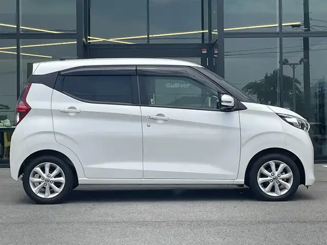 日産 デイズ X 愛媛県 2022(令4)年 1.3万km ホワイトパール 純正９インチナビ・フルセグＴＶ　/全方位モニター　/純正ＥＴＣ２．０　/純正ナビ連動ドライブレコーダー　/オートライト　/前後センサー　/スマートキー２本　/純正フロアマット　/純正ドアバイザー
