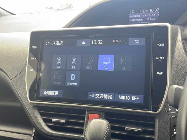 トヨタ ノア Si ダブルバイビー 沖縄県 2018(平30)年 5.9万km ブラッキッシュアゲハガラスフレーク 純正10インチナビ(NSZN-Z68T)/（フルセグＴＶ／ＣＤ／ＤＶＤ／Ｂｌｕｅｔｏｏｔｈ）/ビルトインＥＴＣ/バックモニター/両側パワースライドドア/トヨタセーフティセンス/・衝突被害軽減ブレーキ (プリクラッシュセーフティ)																																																	/・追従ドライブ支援機能 (レーダークルーズコントロール)																									/・車線はみ出しアラート (レーンディパーチャーアラート)																									/・自動ハイビーム (オートマチックハイビーム)																									/ハーフレザーシート/ステアリングスイッチ/オートライト/LEDヘッドライト/スマートキー/プッシュスタート/サンシェード/純正フロアマット/純正16インチアルミホイール