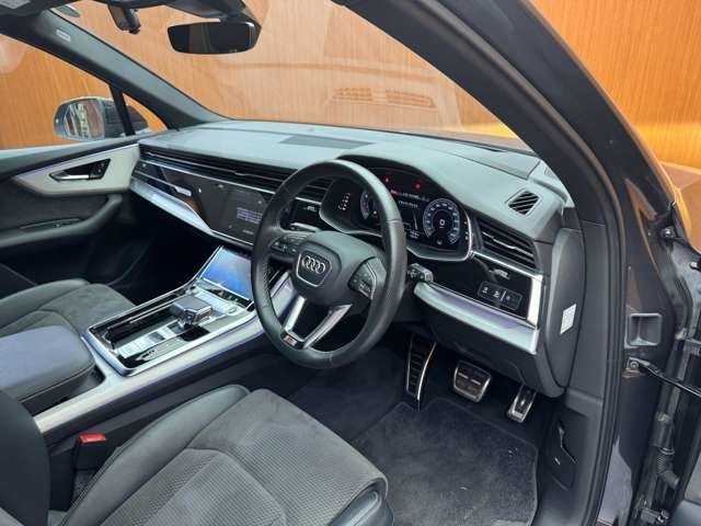 アウディ アウディ Ｑ７ 55TFSIクワトロ Sライン 千葉県 2022(令4)年 2.3万km デイトナグレーパールエフェクト 7シーターパッケージ　/ブラックスタイリングパッケージ　/バーチャルコックピット　/HUD　/ACC　/半革シート　/ナビ　/TV　/360°Bluetooth接続　/シートヒーター　/電動リアゲート　/純正21インチAW　/ワンオーナー　/ドラレコ　/ETC