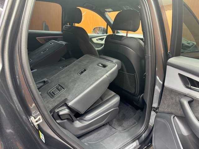 アウディ アウディ Ｑ７ 55TFSIクワトロ Sライン 千葉県 2022(令4)年 2.3万km デイトナグレーパールエフェクト 7シーターパッケージ　/ブラックスタイリングパッケージ　/バーチャルコックピット　/HUD　/ACC　/半革シート　/ナビ　/TV　/360°Bluetooth接続　/シートヒーター　/電動リアゲート　/純正21インチAW　/ワンオーナー　/ドラレコ　/ETC