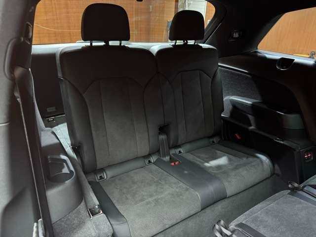 アウディ アウディ Ｑ７ 55TFSIクワトロ Sライン 千葉県 2022(令4)年 2.3万km デイトナグレーパールエフェクト 7シーターパッケージ　/ブラックスタイリングパッケージ　/バーチャルコックピット　/HUD　/ACC　/半革シート　/ナビ　/TV　/360°Bluetooth接続　/シートヒーター　/電動リアゲート　/純正21インチAW　/ワンオーナー　/ドラレコ　/ETC