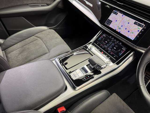 アウディ アウディ Ｑ７ 55TFSIクワトロ Sライン 千葉県 2022(令4)年 2.3万km デイトナグレーパールエフェクト 7シーターパッケージ　/ブラックスタイリングパッケージ　/バーチャルコックピット　/HUD　/ACC　/半革シート　/ナビ　/TV　/360°Bluetooth接続　/シートヒーター　/電動リアゲート　/純正21インチAW　/ワンオーナー　/ドラレコ　/ETC