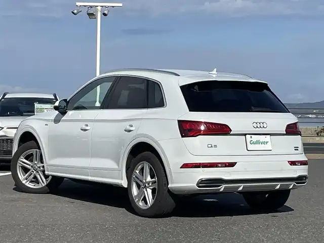 アウディ Ｑ５ 40TDIクワトロ スポーツ 島根県 2019(令1)年 9.1万km グレイシアホワイトメタリック 登録時走行距離　90531km/ワンオーナー/取扱説明書/保証書/４WD/純正ナビ/（Bluetooth/CD/DVD/USB)/全周囲カメラ/ウィンカーミラー/パドルシフト/パーキングアシスト/アイドリングストップ/スペアキー/追従型クルーズコントロール/レーンキープアシスト/電動リアゲート/パワーシート（DN席）/メモリシート/シートヒーター（全席）/ビルドインETC2.0/純正アルミ１９インチ