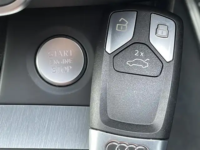 アウディ Ｑ５ 40TDIクワトロ スポーツ 島根県 2019(令1)年 9.1万km グレイシアホワイトメタリック 登録時走行距離　90531km/ワンオーナー/取扱説明書/保証書/４WD/純正ナビ/（Bluetooth/CD/DVD/USB)/全周囲カメラ/ウィンカーミラー/パドルシフト/パーキングアシスト/アイドリングストップ/スペアキー/追従型クルーズコントロール/レーンキープアシスト/電動リアゲート/パワーシート（DN席）/メモリシート/シートヒーター（全席）/ビルドインETC2.0/純正アルミ１９インチ