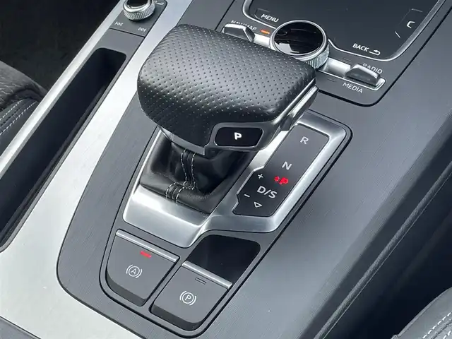 アウディ Ｑ５ 40TDIクワトロ スポーツ 島根県 2019(令1)年 9.1万km グレイシアホワイトメタリック 登録時走行距離　90531km/ワンオーナー/取扱説明書/保証書/４WD/純正ナビ/（Bluetooth/CD/DVD/USB)/全周囲カメラ/ウィンカーミラー/パドルシフト/パーキングアシスト/アイドリングストップ/スペアキー/追従型クルーズコントロール/レーンキープアシスト/電動リアゲート/パワーシート（DN席）/メモリシート/シートヒーター（全席）/ビルドインETC2.0/純正アルミ１９インチ