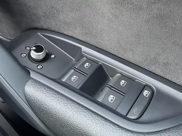 アウディ Ｑ５ 40TDIクワトロ スポーツ 島根県 2019(令1)年 9.1万km グレイシアホワイトメタリック 登録時走行距離　90531km/ワンオーナー/取扱説明書/保証書/４WD/純正ナビ/（Bluetooth/CD/DVD/USB)/全周囲カメラ/ウィンカーミラー/パドルシフト/パーキングアシスト/アイドリングストップ/スペアキー/追従型クルーズコントロール/レーンキープアシスト/電動リアゲート/パワーシート（DN席）/メモリシート/シートヒーター（全席）/ビルドインETC2.0/純正アルミ１９インチ