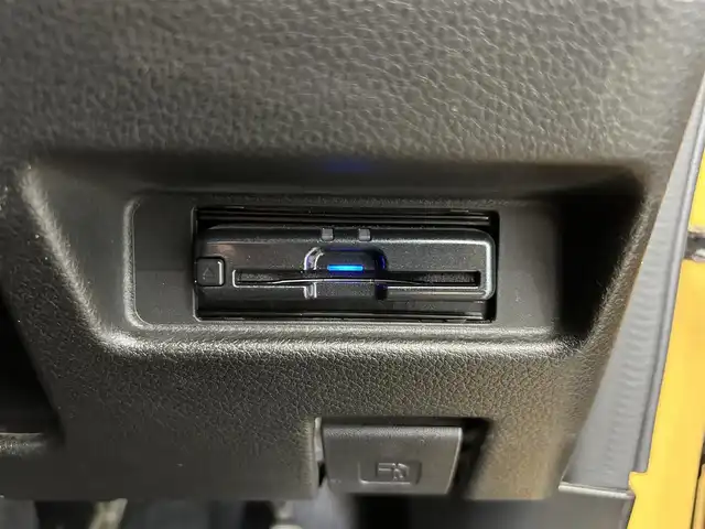 スズキ スペーシア ギア HYBRID XZ 鹿児島県 2019(平31)年 5.1万km アクティブイエロー/ガンメタリック2トーン スズキセーフティサポート/社外SDナビ【CN-RA05WD】/（CD/DVD/フルセグ/Bluetooth）/バックカメラ/ビルトインETC/両側パワースライドドア/アイドリングストップ/ステアリングリモコン/前席シートヒーター/純正LEDヘッドライト/フロントフォグランプ/オートライト/後席サーキュレーター/後席シートバックテーブル/社外フロアマット/社外ドアバイザー