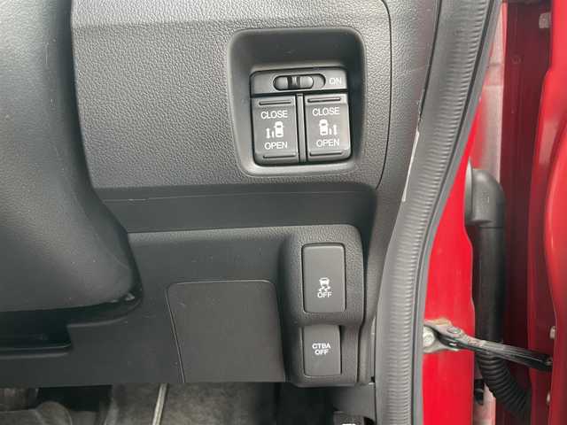 ホンダ Ｎ ＢＯＸ 2トーン カスタム ターボSSパッケージ 栃木県 2014(平26)年 7.7万km ミラノレッド 2トーンカラースタイル/あんしんパッケージ/・シティブレーキアクティブシステム(低速域衝突軽減ブレーキ＋誤発進抑制機能)/・前席用i-サイドエアバッグシステム〈容量変化タイプ〉＋サイドカーテンエアバッグシステム(前席/後席対応)/ターボパッケージ/・クルーズコントロール/・パドルシフト/・本革巻ステアリングホイール/・15インチアルミホイール/純正7インチナビ/・地デジ/・Bluetooth/・DVD/CD/SD/リアワイドカメラ/両側パワースライドドア