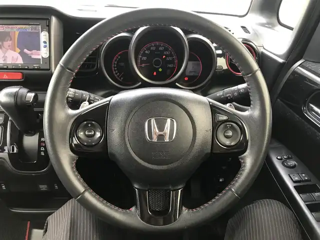 ホンダ Ｎ ＢＯＸ 2トーン カスタム ターボSSパッケージ 栃木県 2014(平26)年 7.7万km ミラノレッド 株)IDOMが運営する【じしゃロン小山店】の自社ローン専用車両になります。こちらは現金またはオートローンご利用時の価格です。自社ローンご希望の方は別途その旨お申付け下さい//ワンオーナー/禁煙車/純正ワンセグナビ/（CD/DVD/AM/FMラジオ）/(Bluetooth)/スマートキー/プッシュスタート/バックカメラ/ＥＴＣ/両側パワースライドドア/シティブレーキアクティブシステム/クルーズコントロール/シートヒーター/チップアップシート/パドルシフト/ステアリングリモコン/電動格納ドアミラー/パワーウインドウ/オートライト