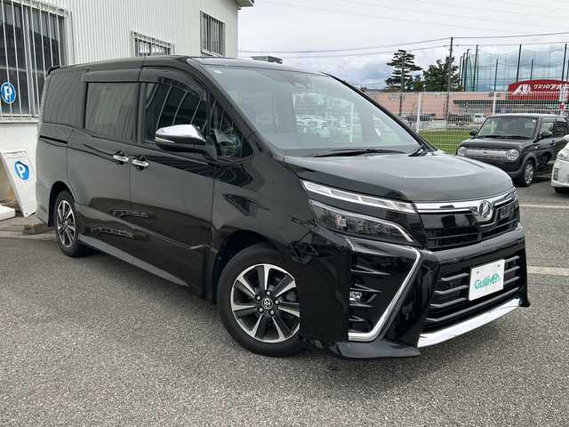 トヨタ ヴォクシー ZS 煌Ⅱ 富山県 2020(令2)年 3.5万km ブラック ワンオーナー/両側パワスラ/スマートキー×２/社外メモリーナビ(ビッグX）/DVD/MSV/BT/フルセグTV/純正フルエアロ/衝突安全ブレーキ/レーンキープアシスト/オートハイビーム/レーダークルコン/ETC/バックカメラ/電格ウィンカーミラー/ステアリングスイッチ/前後ドラレコ(ZDR-015)/LEDヘッドライト/フォグ/オートリトラミラー/プッシュスタート/純正１６インチAW/ドアバイザー/保証書・取説・ナビ取説