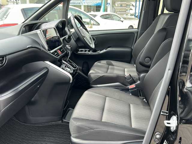 トヨタ ヴォクシー ZS 煌Ⅱ 富山県 2020(令2)年 3.5万km ブラック ワンオーナー/両側パワスラ/スマートキー×２/社外メモリーナビ(ビッグX）/DVD/MSV/BT/フルセグTV/純正フルエアロ/衝突安全ブレーキ/レーンキープアシスト/オートハイビーム/レーダークルコン/ETC/バックカメラ/電格ウィンカーミラー/ステアリングスイッチ/前後ドラレコ(ZDR-015)/LEDヘッドライト/フォグ/オートリトラミラー/プッシュスタート/純正１６インチAW/ドアバイザー/保証書・取説・ナビ取説