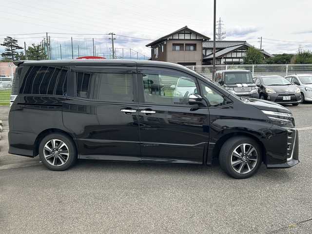 トヨタ ヴォクシー ZS 煌Ⅱ 富山県 2020(令2)年 3.5万km ブラック ワンオーナー/両側パワスラ/スマートキー×２/社外メモリーナビ(ビッグX）/DVD/MSV/BT/フルセグTV/純正フルエアロ/衝突安全ブレーキ/レーンキープアシスト/オートハイビーム/レーダークルコン/ETC/バックカメラ/電格ウィンカーミラー/ステアリングスイッチ/前後ドラレコ(ZDR-015)/LEDヘッドライト/フォグ/オートリトラミラー/プッシュスタート/純正１６インチAW/ドアバイザー/保証書・取説・ナビ取説