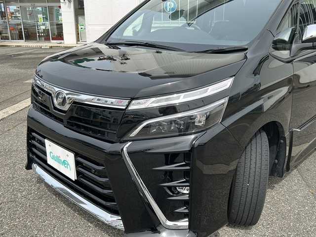 トヨタ ヴォクシー ZS 煌Ⅱ 富山県 2020(令2)年 3.5万km ブラック ワンオーナー/両側パワスラ/スマートキー×２/社外メモリーナビ(ビッグX）/DVD/MSV/BT/フルセグTV/純正フルエアロ/衝突安全ブレーキ/レーンキープアシスト/オートハイビーム/レーダークルコン/ETC/バックカメラ/電格ウィンカーミラー/ステアリングスイッチ/前後ドラレコ(ZDR-015)/LEDヘッドライト/フォグ/オートリトラミラー/プッシュスタート/純正１６インチAW/ドアバイザー/保証書・取説・ナビ取説