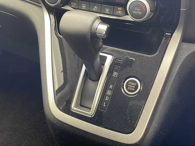 日産 セレナ ハイウェイスター G 沖縄県 2016(平28)年 8.6万km インペリアルアンバーP 純正ナビ（MM316D-W）　/（フルセグＴＶ　ＣＤ　ＤＶＤ　SD　Ｂｌｕｅｔｏｏｔｈ接続）/アラウンドビューモニター/ＥＴＣ　/純正フリップダウンモニター　/両側パワースライドドア　/前後コーナーセンサー/クルーズコントロール　/サンシェード　/純正アルミホイール　/ＬＥＤヘッドライト