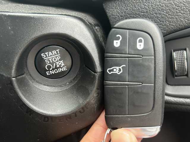 クライスラー・ジープ ジープ レネゲード リミテッド 沖縄県 2020(令2)年 7.2万km ガンＭ 純正ナビ・TV・Bluetooth/バックカメラ/ETC/ドライブレコーダー/シートヒーター/パワーシート/オートライト/ＢＳＭ/ハンドルヒーター