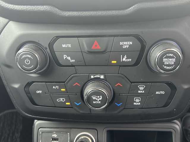 クライスラー・ジープ ジープ レネゲード リミテッド 沖縄県 2020(令2)年 7.2万km ガンＭ 純正ナビ・TV・Bluetooth/バックカメラ/ETC/ドライブレコーダー/シートヒーター/パワーシート/オートライト/ＢＳＭ/ハンドルヒーター