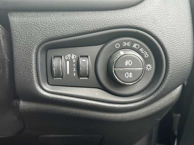 クライスラー・ジープ ジープ レネゲード リミテッド 沖縄県 2020(令2)年 7.2万km ガンＭ 純正ナビ・TV・Bluetooth/バックカメラ/ETC/ドライブレコーダー/シートヒーター/パワーシート/オートライト/ＢＳＭ/ハンドルヒーター