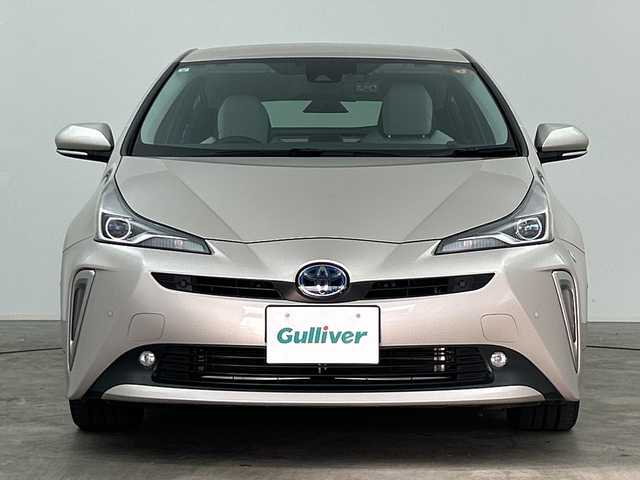 トヨタ プリウス A ツーリングセレクション 三重県 2019(平31)年 1.1万km スティールブロンドM /純正９型ナビ（フルセグ／ＣＤ／ＤＶＤ／ＢＴ／ＡＭ／ＦＭ）　//ＢＳＭ　//ドラレコ前後　//バックカメラ //トヨタセーフティーセンス//レーダークルコン//レーンキープアシスト//デジタルインナーミラー//D席パワーシート//シートヒーター（D/N）//ステアリングスイッチ //LEDヘッドライト //フォグライト //ビルトインETC2.0//スマートキー