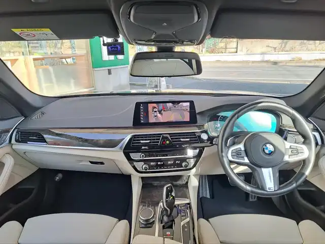 ＢＭＷ ５３０ｉ Mスポーツ 大阪府 2019(平31)年 6.4万km サファイアブラックP /白革シート//純正ナビCD、DVD，BT、フルTV、USB//全方位カメラ、バックカメラ//コーナーセンサー//前席シートヒーター、パワーシート（D席メモリー付き）//パドルシフト//追従クルーズコントロール//パワーバックドア//前方ドラレコ//ミラー一体型ドラレコ//純正１９AW