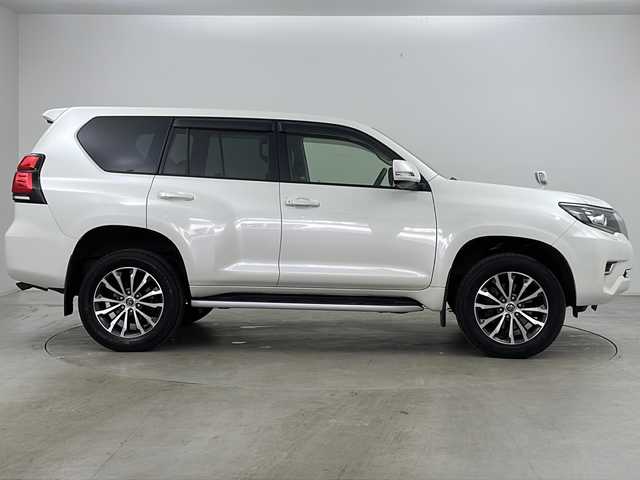 トヨタ ランドクルーザー プラド TX Lパッケージ 道央・札幌 2020(令2)年 5.3万km ホワイトパールクリスタルシャイン ・パートタイム4WD/・社外メモリナビ(CD＆DVD＆BT＆SD＆USB)/・フルセグTV/・バックカメラ/・ビルトインETC/・コーナーセンサー/・レザーシート/・シートヒーター/・ベンチレーション/・パワーシート/・プリクラッシュセーフティ/・レーンディパーチャーアラート/・クルーズコントロール/・オートマチックハイビーム/・セーフティセンス/・寒冷地仕様/・オートライト/・LEDヘッドライト/・フォグランプ/・リアフォグランプ/・サイドステップ/・社外ドライブレコーダー/・純正フロアマット