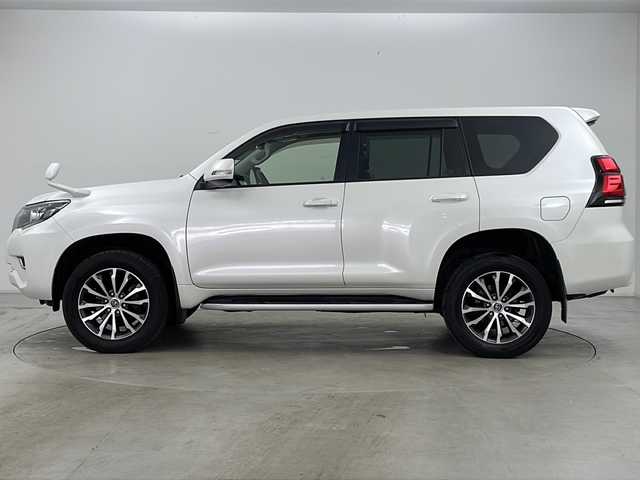 トヨタ ランドクルーザー プラド TX Lパッケージ 道央・札幌 2020(令2)年 5.3万km ホワイトパールクリスタルシャイン ・パートタイム4WD/・社外メモリナビ(CD＆DVD＆BT＆SD＆USB)/・フルセグTV/・バックカメラ/・ビルトインETC/・コーナーセンサー/・レザーシート/・シートヒーター/・ベンチレーション/・パワーシート/・プリクラッシュセーフティ/・レーンディパーチャーアラート/・クルーズコントロール/・オートマチックハイビーム/・セーフティセンス/・寒冷地仕様/・オートライト/・LEDヘッドライト/・フォグランプ/・リアフォグランプ/・サイドステップ/・社外ドライブレコーダー/・純正フロアマット