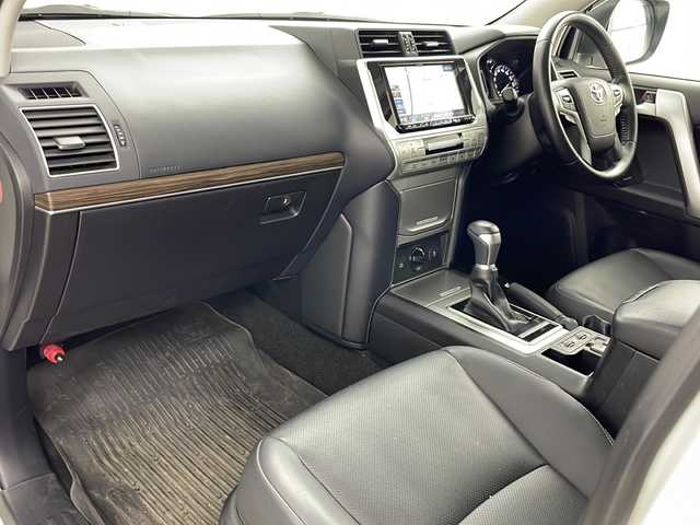 トヨタ ランドクルーザー プラド TX Lパッケージ 道央・札幌 2020(令2)年 5.3万km ホワイトパールクリスタルシャイン ・パートタイム4WD/・社外メモリナビ(CD＆DVD＆BT＆SD＆USB)/・フルセグTV/・バックカメラ/・ビルトインETC/・コーナーセンサー/・レザーシート/・シートヒーター/・ベンチレーション/・パワーシート/・プリクラッシュセーフティ/・レーンディパーチャーアラート/・クルーズコントロール/・オートマチックハイビーム/・セーフティセンス/・寒冷地仕様/・オートライト/・LEDヘッドライト/・フォグランプ/・リアフォグランプ/・サイドステップ/・社外ドライブレコーダー/・純正フロアマット
