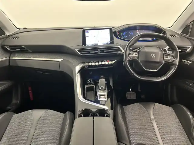 プジョー ３００８ ブルー HDi スペシャルED 岡山県 2018(平30)年 3.3万km ネイクルホワイト パノラマガラスサンルーフ/純正ナビ/リア＋左サイドカメラ/インテリジェントハイビーム/LKA/パーキングセンサー/BSM/アクティブセーフティーブレーキ/疲労検知システム/電動リアゲート/Bluetooth/パフュームディフューザー/ワイヤレスチャ－ジ/オートライト/AHB/レインセンサー/ACC/ETC