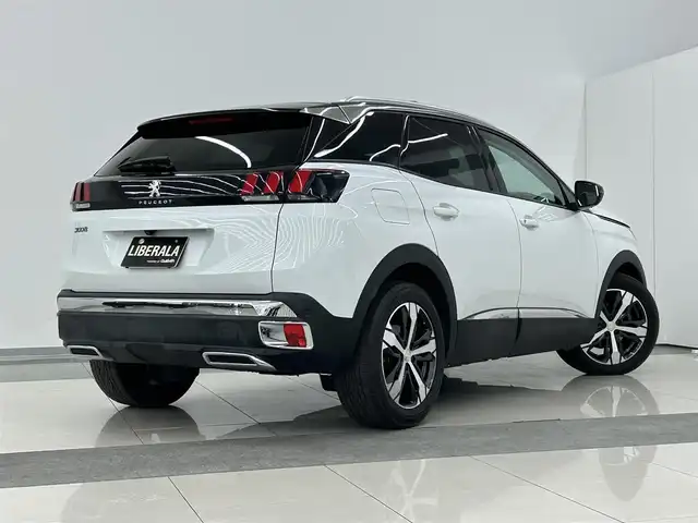 プジョー ３００８ ブルー HDi スペシャルED 岡山県 2018(平30)年 3.3万km ネイクルホワイト パノラマガラスサンルーフ/純正ナビ/リア＋左サイドカメラ/インテリジェントハイビーム/LKA/パーキングセンサー/BSM/アクティブセーフティーブレーキ/疲労検知システム/電動リアゲート/Bluetooth/パフュームディフューザー/ワイヤレスチャ－ジ/オートライト/AHB/レインセンサー/ACC/ETC