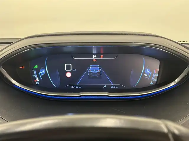 プジョー ３００８ ブルー HDi スペシャルED 岡山県 2018(平30)年 3.3万km ネイクルホワイト パノラマガラスサンルーフ/純正ナビ/リア＋左サイドカメラ/インテリジェントハイビーム/LKA/パーキングセンサー/BSM/アクティブセーフティーブレーキ/疲労検知システム/電動リアゲート/Bluetooth/パフュームディフューザー/ワイヤレスチャ－ジ/オートライト/AHB/レインセンサー/ACC/ETC