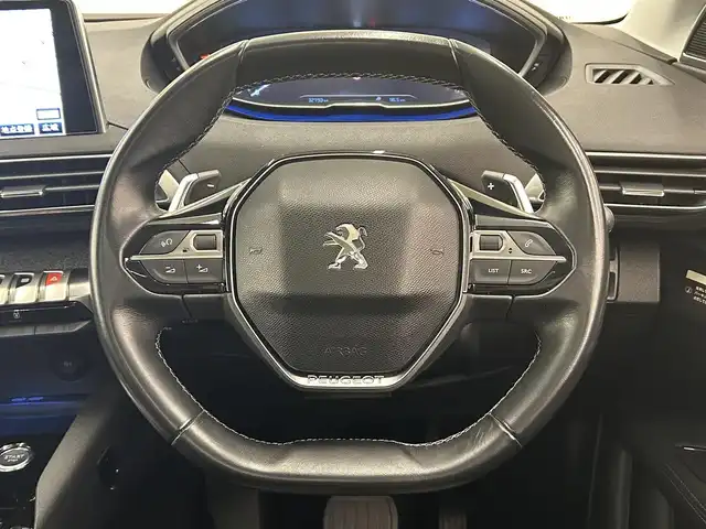 プジョー ３００８ ブルー HDi スペシャルED 岡山県 2018(平30)年 3.3万km ネイクルホワイト パノラマガラスサンルーフ/純正ナビ/リア＋左サイドカメラ/インテリジェントハイビーム/LKA/パーキングセンサー/BSM/アクティブセーフティーブレーキ/疲労検知システム/電動リアゲート/Bluetooth/パフュームディフューザー/ワイヤレスチャ－ジ/オートライト/AHB/レインセンサー/ACC/ETC