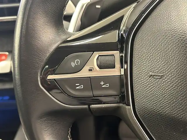 プジョー ３００８ ブルー HDi スペシャルED 岡山県 2018(平30)年 3.3万km ネイクルホワイト パノラマガラスサンルーフ/純正ナビ/リア＋左サイドカメラ/インテリジェントハイビーム/LKA/パーキングセンサー/BSM/アクティブセーフティーブレーキ/疲労検知システム/電動リアゲート/Bluetooth/パフュームディフューザー/ワイヤレスチャ－ジ/オートライト/AHB/レインセンサー/ACC/ETC