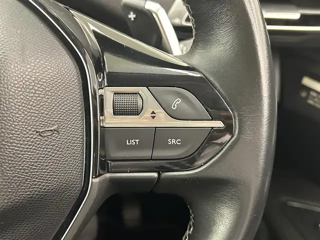 プジョー ３００８ ブルー HDi スペシャルED 岡山県 2018(平30)年 3.3万km ネイクルホワイト パノラマガラスサンルーフ/純正ナビ/リア＋左サイドカメラ/インテリジェントハイビーム/LKA/パーキングセンサー/BSM/アクティブセーフティーブレーキ/疲労検知システム/電動リアゲート/Bluetooth/パフュームディフューザー/ワイヤレスチャ－ジ/オートライト/AHB/レインセンサー/ACC/ETC