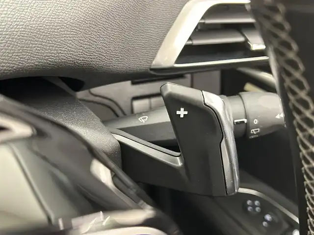 プジョー ３００８ ブルー HDi スペシャルED 岡山県 2018(平30)年 3.3万km ネイクルホワイト パノラマガラスサンルーフ/純正ナビ/リア＋左サイドカメラ/インテリジェントハイビーム/LKA/パーキングセンサー/BSM/アクティブセーフティーブレーキ/疲労検知システム/電動リアゲート/Bluetooth/パフュームディフューザー/ワイヤレスチャ－ジ/オートライト/AHB/レインセンサー/ACC/ETC