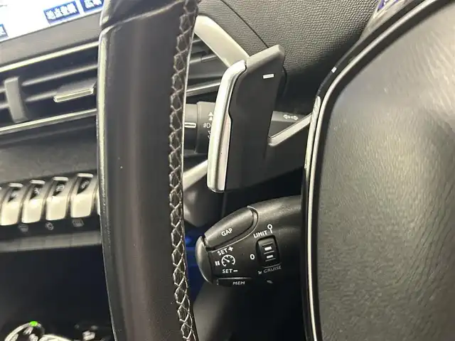 プジョー ３００８ ブルー HDi スペシャルED 岡山県 2018(平30)年 3.3万km ネイクルホワイト パノラマガラスサンルーフ/純正ナビ/リア＋左サイドカメラ/インテリジェントハイビーム/LKA/パーキングセンサー/BSM/アクティブセーフティーブレーキ/疲労検知システム/電動リアゲート/Bluetooth/パフュームディフューザー/ワイヤレスチャ－ジ/オートライト/AHB/レインセンサー/ACC/ETC