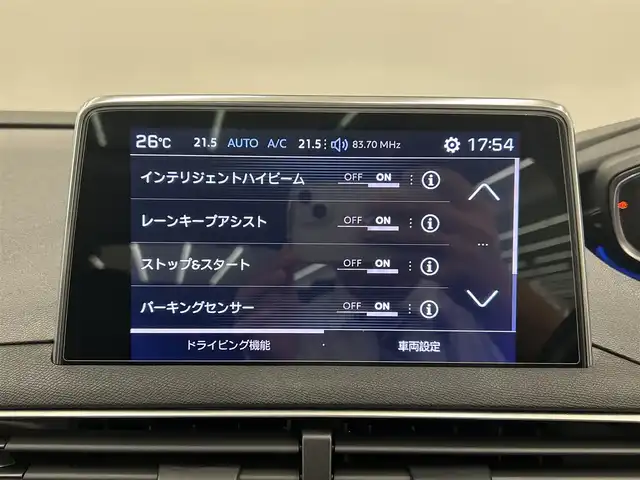 プジョー ３００８ ブルー HDi スペシャルED 岡山県 2018(平30)年 3.3万km ネイクルホワイト パノラマガラスサンルーフ/純正ナビ/リア＋左サイドカメラ/インテリジェントハイビーム/LKA/パーキングセンサー/BSM/アクティブセーフティーブレーキ/疲労検知システム/電動リアゲート/Bluetooth/パフュームディフューザー/ワイヤレスチャ－ジ/オートライト/AHB/レインセンサー/ACC/ETC