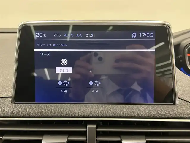 プジョー ３００８ ブルー HDi スペシャルED 岡山県 2018(平30)年 3.3万km ネイクルホワイト パノラマガラスサンルーフ/純正ナビ/リア＋左サイドカメラ/インテリジェントハイビーム/LKA/パーキングセンサー/BSM/アクティブセーフティーブレーキ/疲労検知システム/電動リアゲート/Bluetooth/パフュームディフューザー/ワイヤレスチャ－ジ/オートライト/AHB/レインセンサー/ACC/ETC